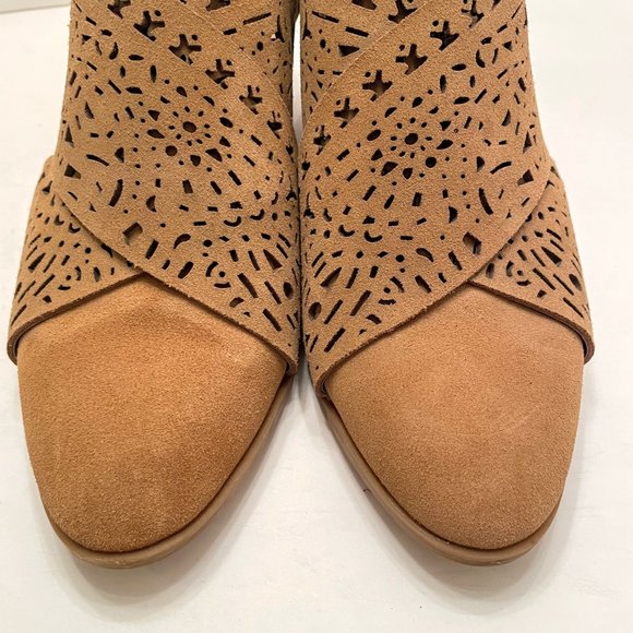 Carlos by Carlos Santana Miranda Brulee Tan Laser Cut Suede Ankle Bootie Sz: 9.5 - Picture 7 of 13